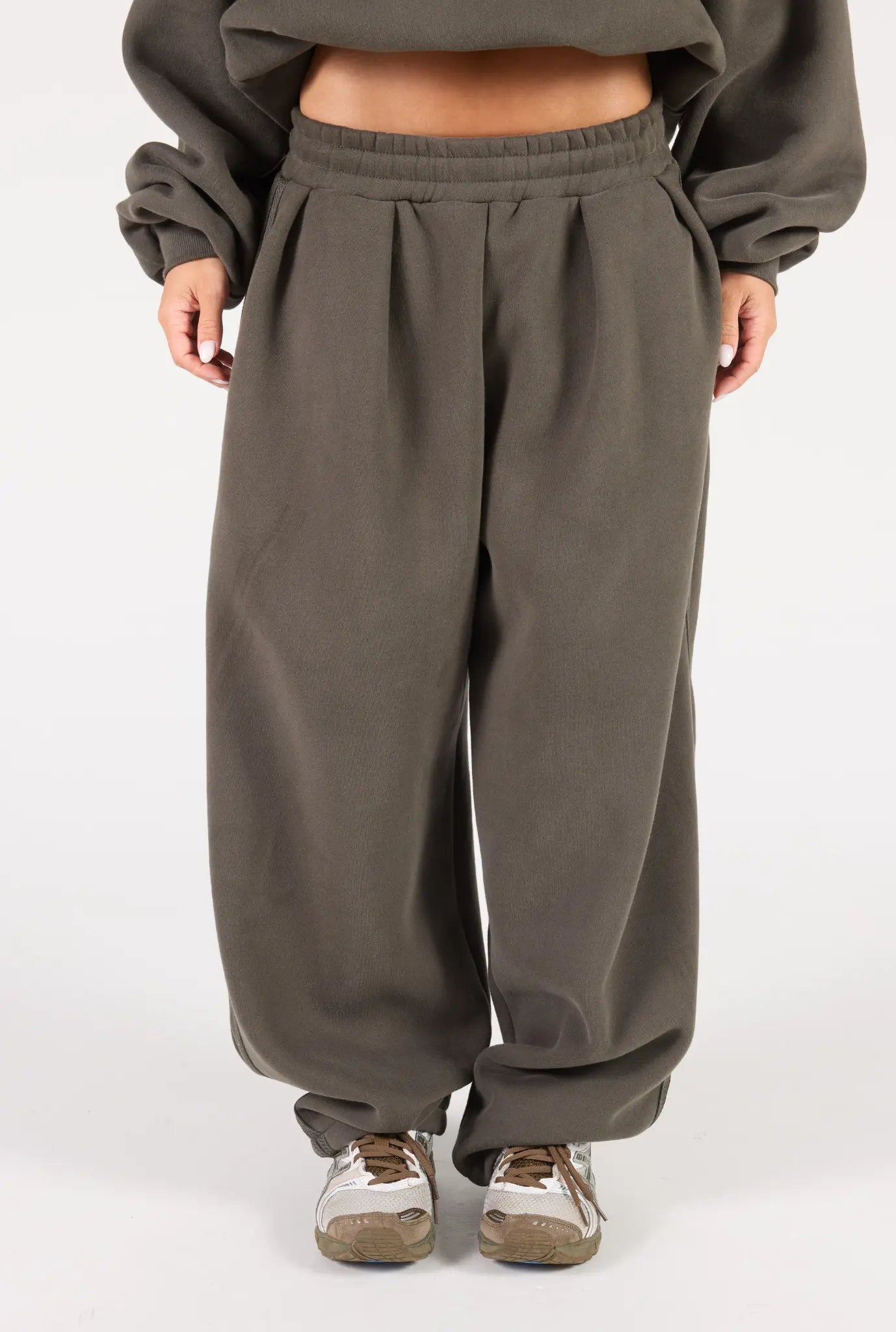 Barrel Leg Sweatpant - Dark Khaki